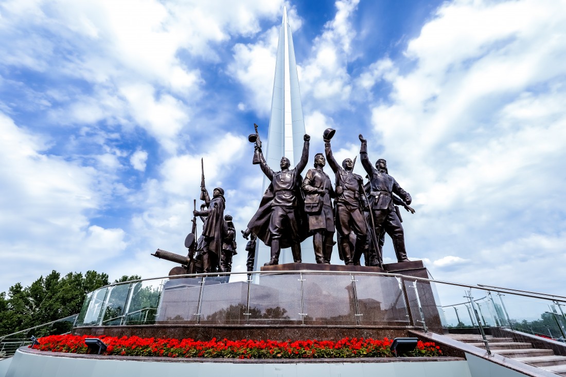 Торжественные мероприятия, посвященные Дню памяти и почестей в парке Победы в Ташкенте