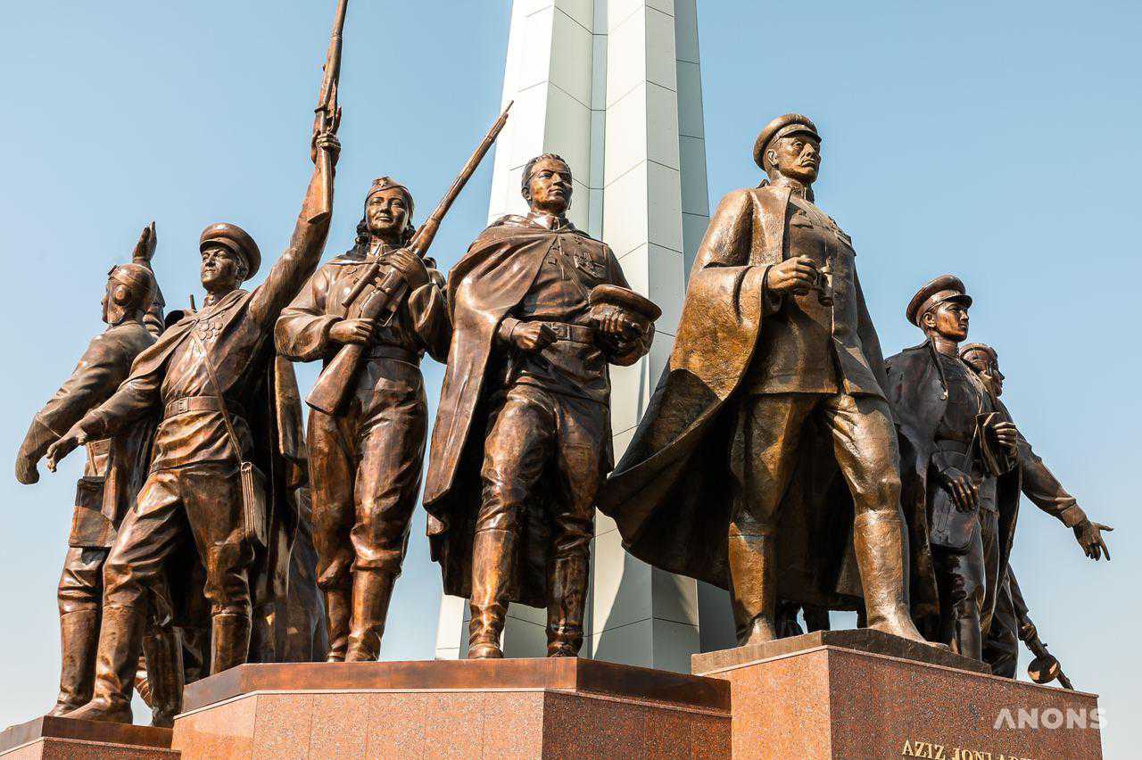 Торжественные мероприятия, посвященные Дню памяти и почестей в парке Победы в Ташкенте